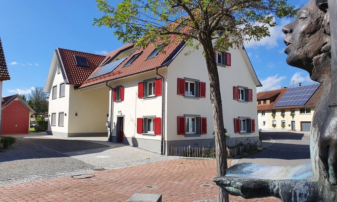 Moos Apartment | höriHaus 1804 - Apartment "Seeblick": Quiet, less than 200m from the lake, restaurants, Edeka