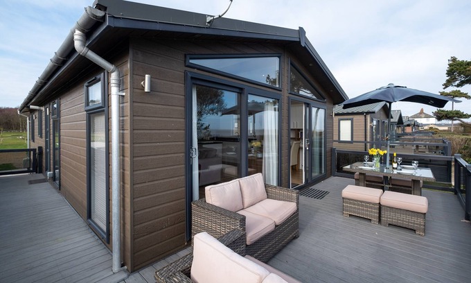 Leiston Apartment | Horizon Lodge - sleeps 6 guests in 3 bedrooms