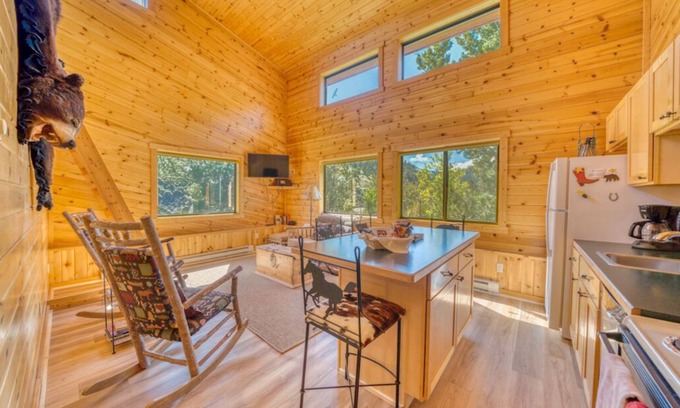 Emigrant House | Horse Ranch on the Yellowstone River. Close to Gardiner and Yellowstone Park.