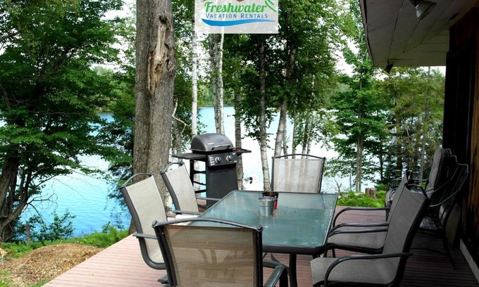 Republic House | Horseshoe Lake Cottage