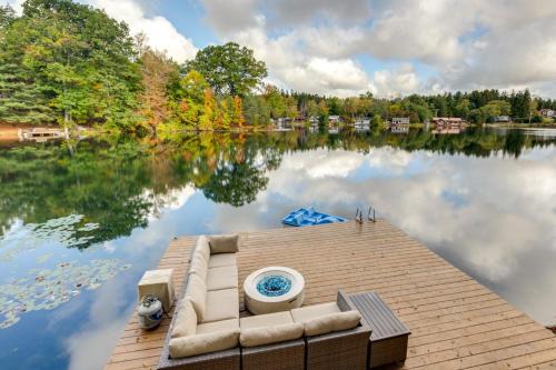South Byron House | Horseshoe Lake Vacation Rental with Deck and Kayaks!