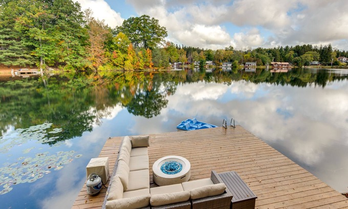 South Byron House | Horseshoe Lake Vacation Rental w/Deck & Kayaks!