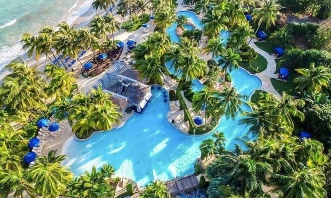 Rhyne Park Village Apartment | Hospitality Expert NSC: Beach front, Pool & Chef