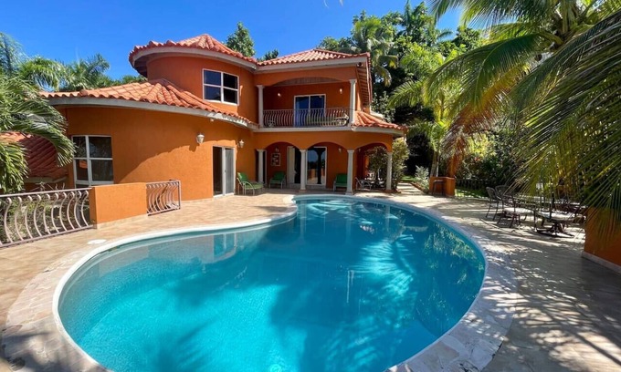 IronShore Estates Villa | Hospitality Expert Stonehenge:5BR Villa/Chef/Beach