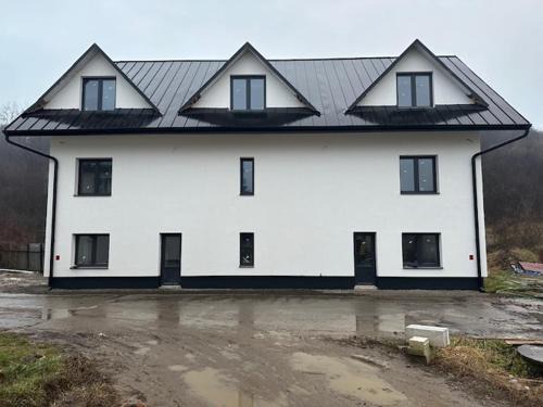 Lukacovce House | Hospodársky dvor