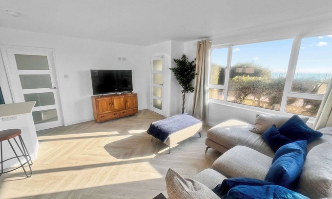 Wyke Regis House | Host & Stay | Mandeville