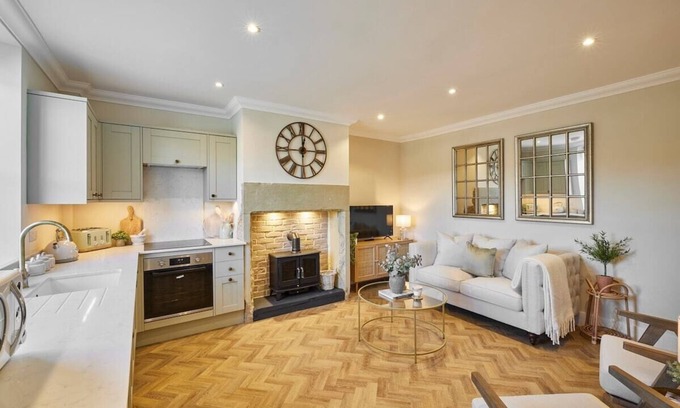 Birstall House | Host & Stay | Oakwell Cottage