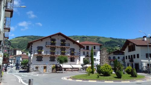 Leitza House | Hostal-Cicloturismo Lopenea