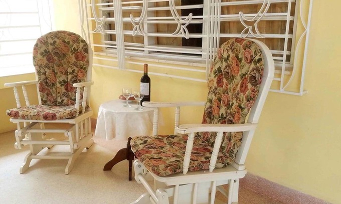 Holguin House | Hostal Dotres