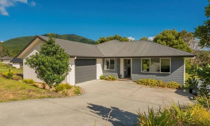 Pauanui House | Hosts on the Coast Pauanui Pines