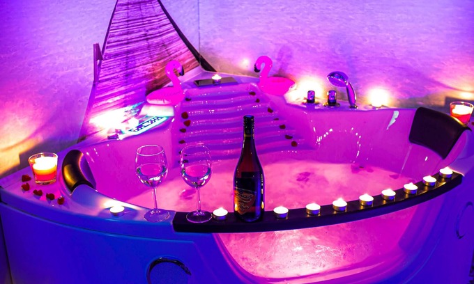 Warszawskie Apartment | Hot Jacuzzi in Cracow