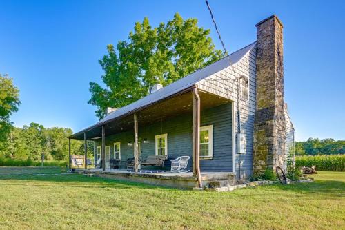 Perryville House | Hot Tub and Creek Views Secluded Perryville Cabin