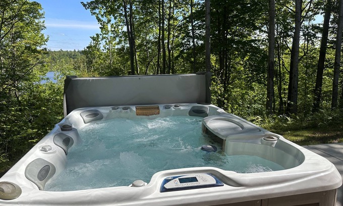 Munising Ski Chalet | Hot tub - Great views - close to PRNL - private