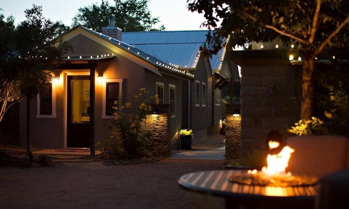 Fredericksburg House | Hot Tub, King Bed, Fireplace - The Cottage