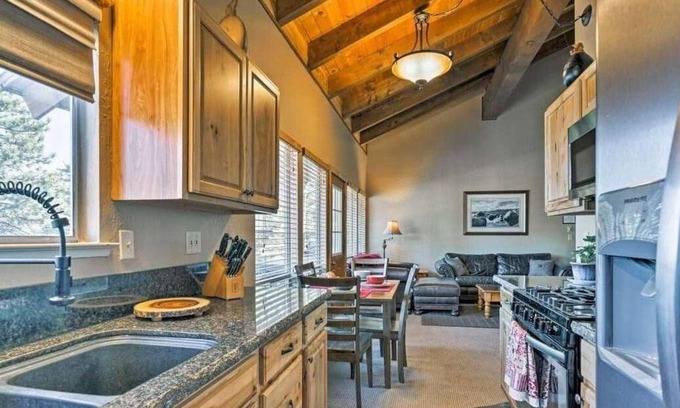 Tahoe Village Ski Chalet | HOT TUB KING BED SATELLITE INTERNET BBQ 2 KAYAKS AFFORDABLE CLEANING FEE.