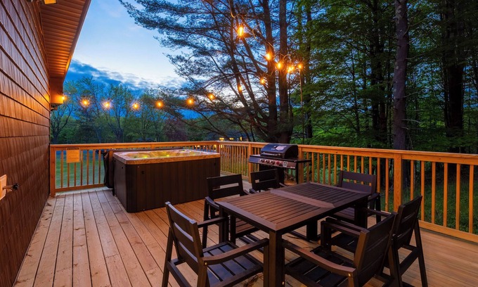 East Durham House | Hot Tub, Modern Design, Great Views!