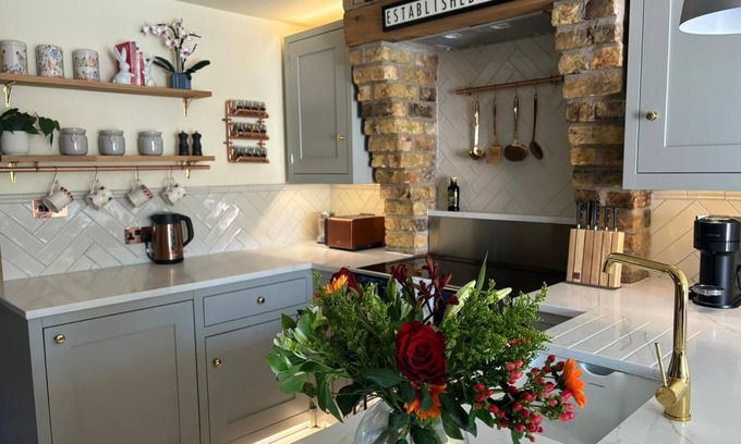 South Cave Cottage | Hot Tub on the Yorkshire Wolds : Oak Cottagen