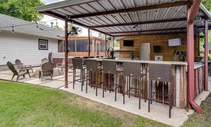 Bryan House | Hot Tub + Outdoor Kitchen: Stylish Home in Bryan
