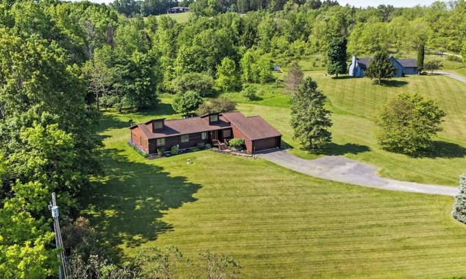 Canandaigua House | Hot Tub | Pet Friendly | Canandaigua | FLX