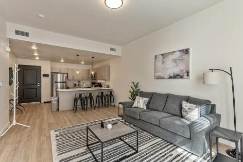 Draper Apartment | Hot tub Pool Game Room King Bed Parking