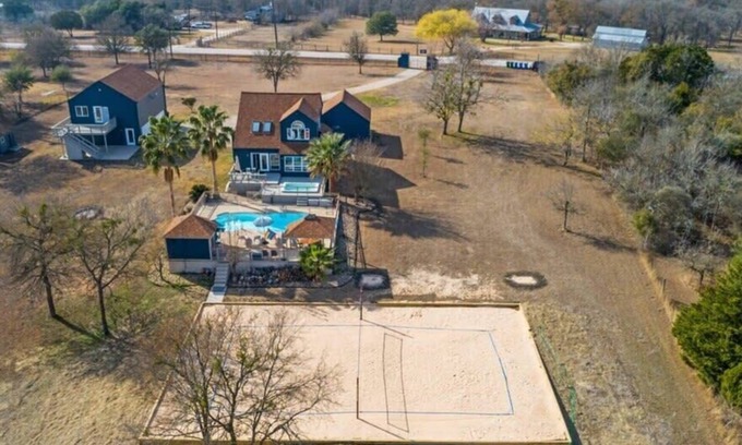 Manor House | Hot Tub/Pool/Gameroom ~ Guesthouse ~ On 5 acres!