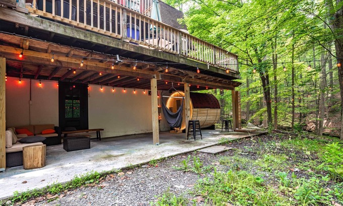 East Stroudsburg House | Hot Tub | Sauna | POOL | 2 BDR | Game Room