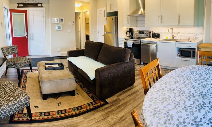 Foothills House | Hot tub Sept-June - Hot Tub closed July/Aug, King bed, central AC & Fireplace.