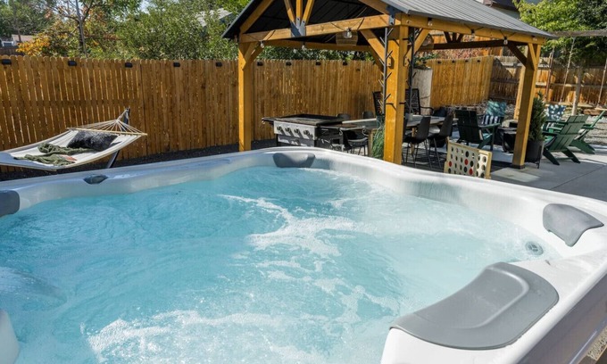 Berkley House | Hot Tub, Sleeps 14, 7 Bedrooms, Game Rooms