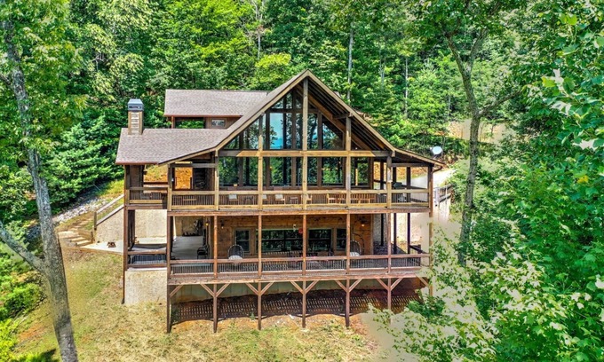 Aska House | Hot Tub Soaks, Scenic Vistas, Starlit S'mores, Game Nights & Outdoor Fun - Little Creek Cabin