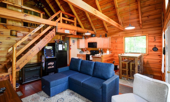 Campton Cabin | Hot Tub, WiFi,Arcade - Family Cabin - Hidden Chalet - Red River Gorge, Kentucky!