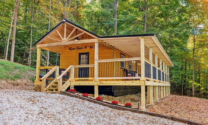 Stanton Cabin | Hot Tub & WiFi - Small Family Cabin - Throw'n Shade - Wooded Retreat near Red River Gorge, Kentucky!