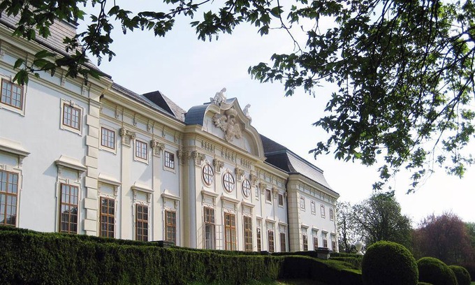 Halbturn Hotel | Hotel ∙ 1 bedroom ∙ 2 guests