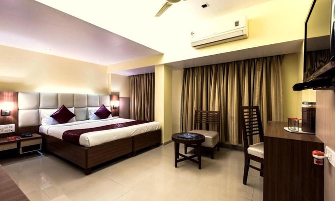 Nerul Hotel | Hotel Aishwarya Residency