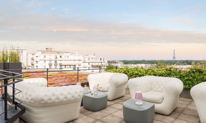 Suresnes Hotel | Hotel Atrium by HappyCulture