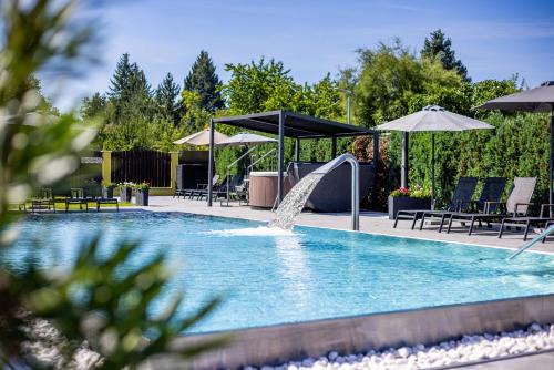 Cakovice Hotel | Hotel Aura Design & Garden Pool