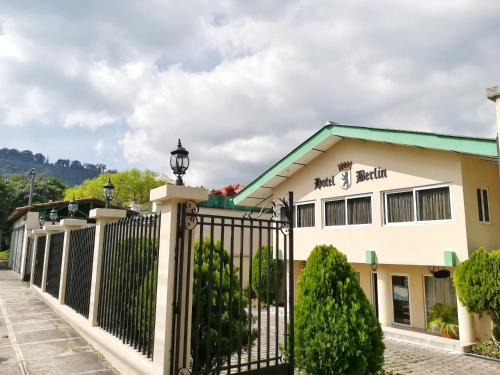 Antiguo Cuscatlan Hotel | Hotel Berlin