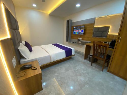 Dharavi Hotel | Hotel BKC Gold View