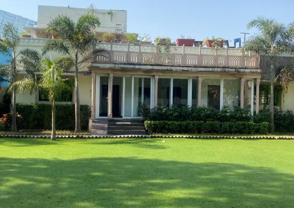Lalkothi Bed & Breakfast | Hotel Cedar