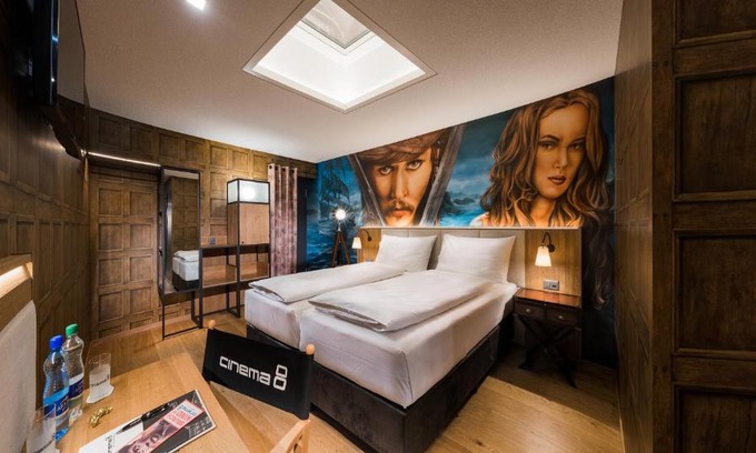Schoftland Hotel | Hotel Cinema 8