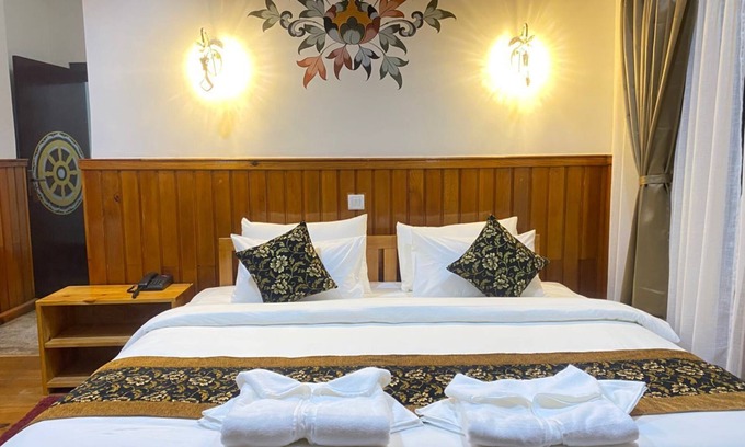 Khuruthang Hotel | Hotel Classic Wood