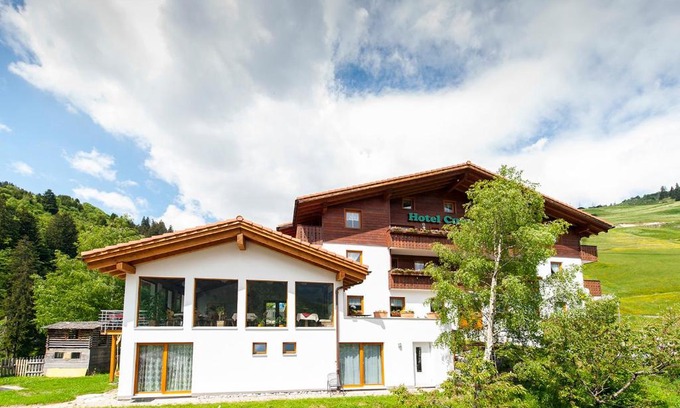 Medel Hotel | Hotel Cuntera