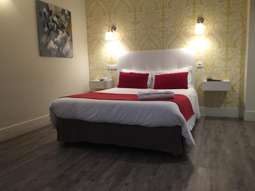 Puteaux Hotel | Hotel Dauphin