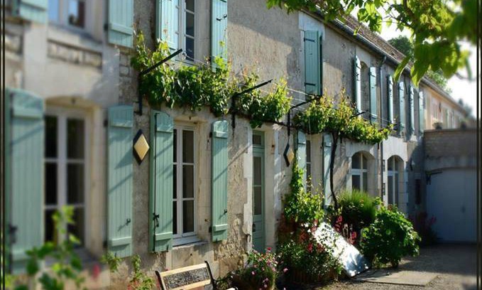 Coulanges-la-Vineuse Hotel | Hotel ∙ 1 bedroom ∙ 4 guests