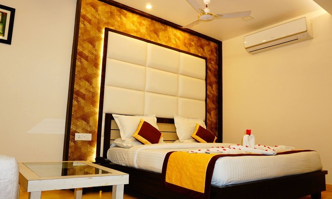 Deoria Hotel | Hotel Golden Laurel Inn