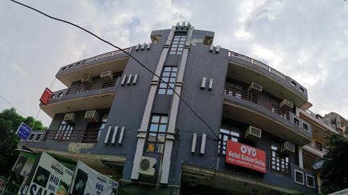 Vasundhara Hotel | Hotel Golden Suite - Couple friendly- 10 Min distance from Anand Vihar & Vaishali metro station