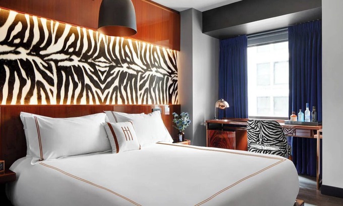 Midtown Hotel | Hotel Hendricks | Deluxe King | Pet-friendly Stay Near 5th Avenue