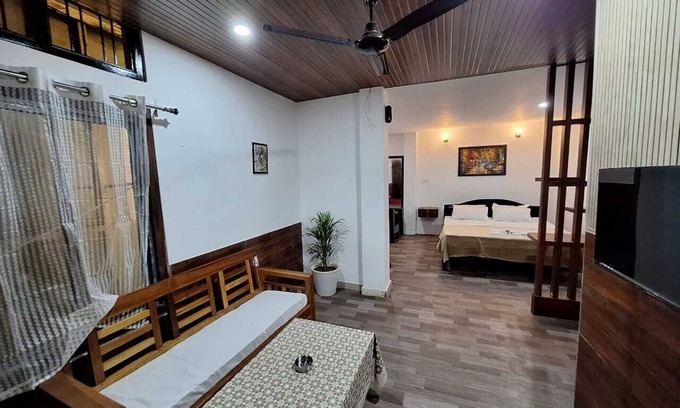 Yupia Hotel | Hotel High East