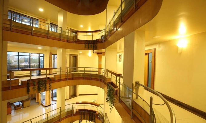 Kolhapur Hotel | Hotel Kohinoor Square