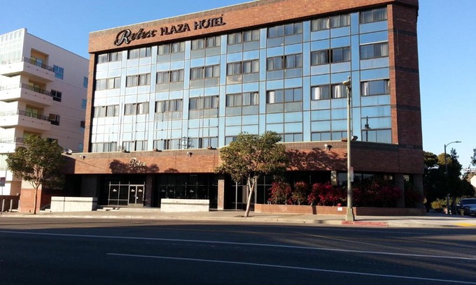 Wilshire Hotel | Hotel Koxie