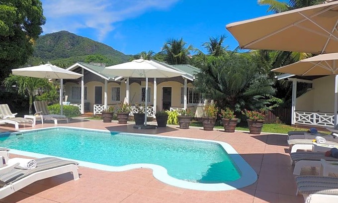 Anse aux Pins Hotel | Hotel La Roussette